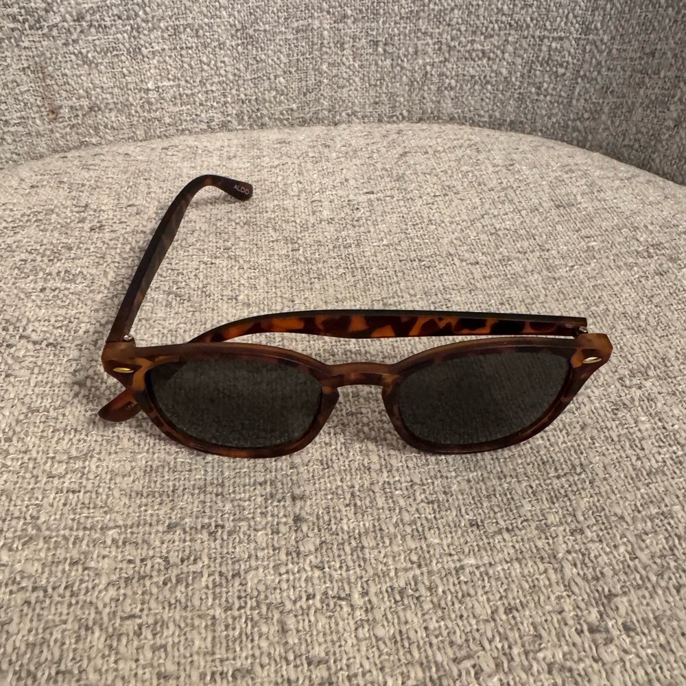 Stylish Tortoiseshell Sunglasses